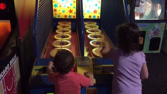 Garrett and Clara dominate Bozo the Clown's bucket game смотреть онлайн