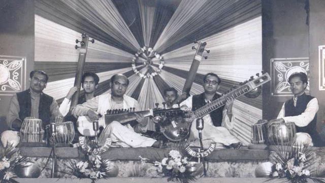 Rare Jugalbandi - Raag Zila Kafi Ali Akbar Khan Nikhil Banerjee Ashish Khan смотреть онлайн