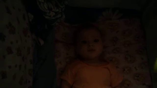 Малышка прячется смотреть онлайн