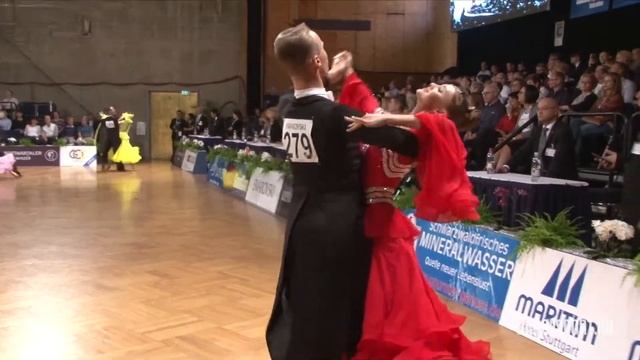 Anton Petanov - Ekaterina Oleynik RUS | Slow Foxtrot | 1/16 WDSF GrandSlam Standard | GOC 2017 смотреть онлайн