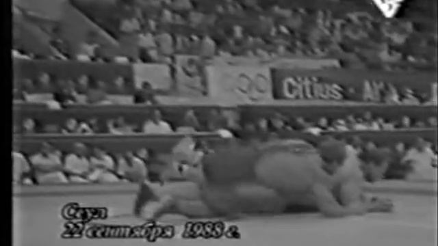 Александр Карелин улетает на кочергу в финале ОИ-1988 г., переламывает ход схватки и выигрывает смотреть онлайн