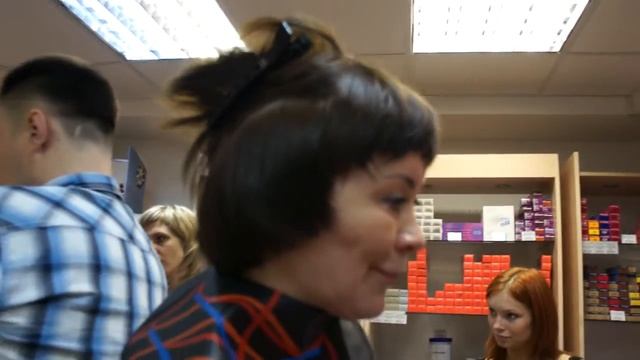 Мастер-класс от Г. Лозитского. Стрижка ножницами "Лист Бамбука" смотреть онлайн