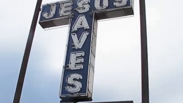 101 Things that Play in Peoria: Jesus Saves sign смотреть онлайн