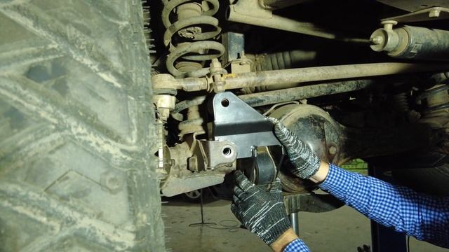 Установка кронштейна тяги панара от "4х4Вятка" на Land Cruiser 70-80-105 смотреть онлайн