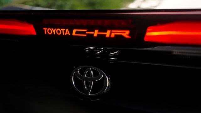 ?2024 Toyota C-HR Première Edition Hybrid 200 [Sulfur- Bitone]⚡➡️Drive & Design смотреть онлайн