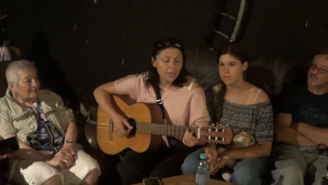 Алина с Алисой Ворох в ПЯТНИЦУ в "гитара по кругу" на Хожановском "ЭТАП-2023" смотреть онлайн