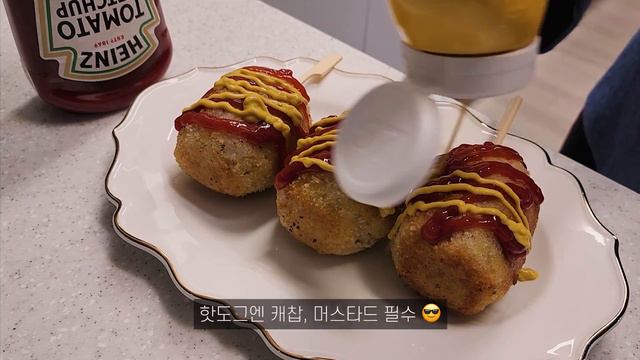 ENG)vlog퇴근 후 냉털재료로 미니밥도그 만들고 핫도그 인줄😅돼지고기 LA갈비와 김치쌈 꿀조합 레시피 집밥먹방 일상 | 허니브레드,미니밥도그, 치즈 불닭볶음면, 돼지고기LA갈 смотреть онлайн