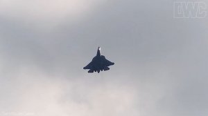 Пилотаж Су-57 с оглушительный рёвом на авиасалоне «МАКС-2021»