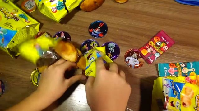 ГУБКА БОБ ЧИПИКАО! ЖЕЛЕЗНЫЕ ИГРОВЫЕ ФИШКИ! РАСПАКОВКА КРУАССАНОВ! CHIPICAO Spongebob смотреть онлайн