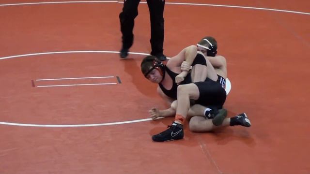 Wrestling: Windsor Eaves (Fort Zumwalt East) Vs Gunnar Gollaher (Hannibal) смотреть онлайн