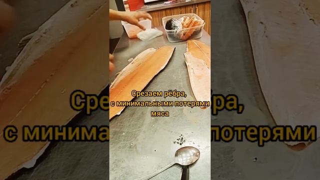 Разделка лосося на ПФ Филе лосося на коже. смотреть онлайн