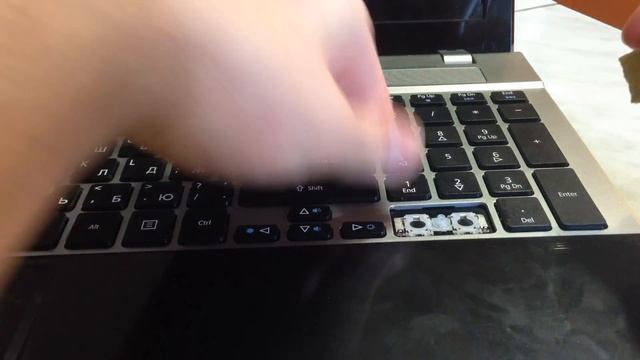 Как снять и почистить клавишу на клавиатуре ноутбука смотреть онлайн