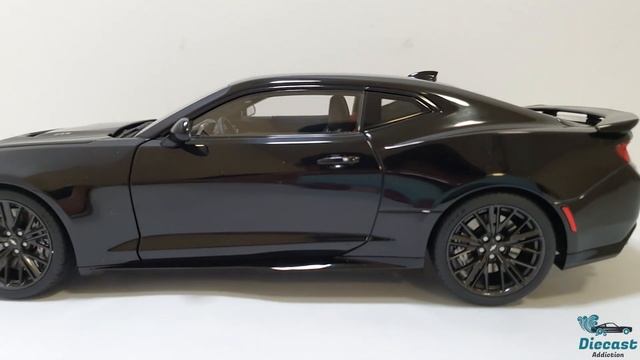 AUTOart Chevrolet Camaro ZL1 Black 1:18 Scale (Unboxing)
