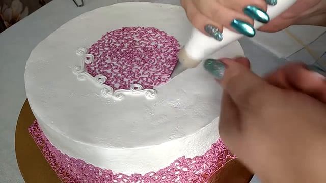 Торт для девушки на день рождения! Как украсить кремовый торт! смотреть онлайн