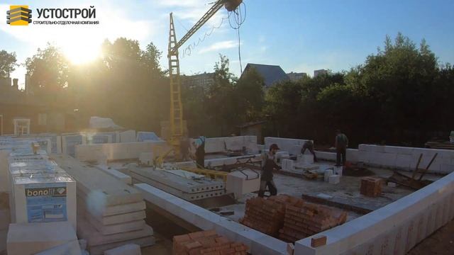 укладка пеноблоки с помощью мини крана компания устострой смотреть онлайн