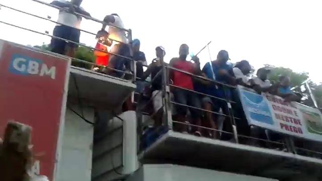 É O Tchan- na Caminhada do Samba -2014 смотреть онлайн