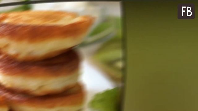 Привезла из Голландии вкусный рецепт оладушек на кефире. Хочется их есть снова и снова смотреть онлайн