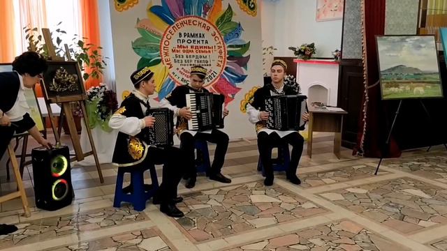В Аксубаеве прошла выставка работ Союза художников республики Татарстан "Татарский аргамак" смотреть онлайн