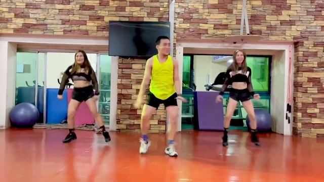 GIVE IT UP | KC & The Sunshine Band | BTNGS CREW | Tiktok Hit смотреть онлайн