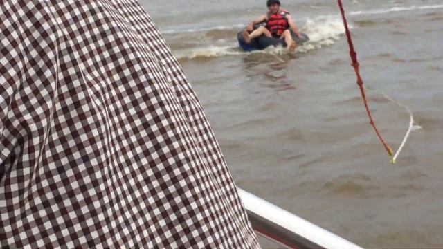 Покатушки на водной ватрушке смотреть онлайн