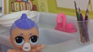 ДЕТИ УСТРОИЛИ ПРАНК НАД ВОСПИТАТЕЛЕМ в детском садике лол LOL сюрприз куклы мультики ДАРИНЕЛКА