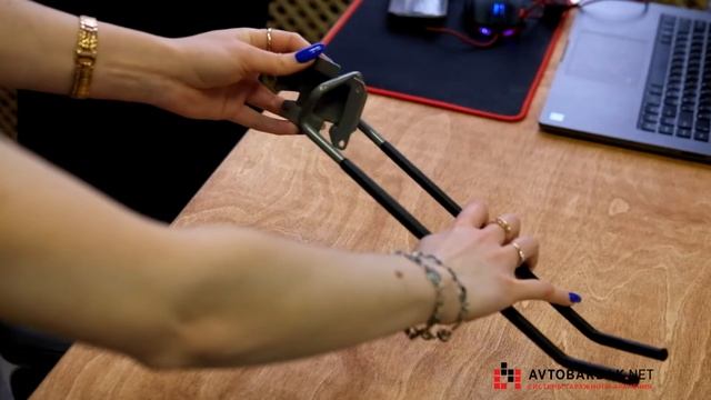 Держатель лопат на стене смотреть онлайн