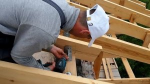 Способы крепление стропил к мауэрлату, установка, запилы, узлы и монтаж к ферме кровле своими рукам