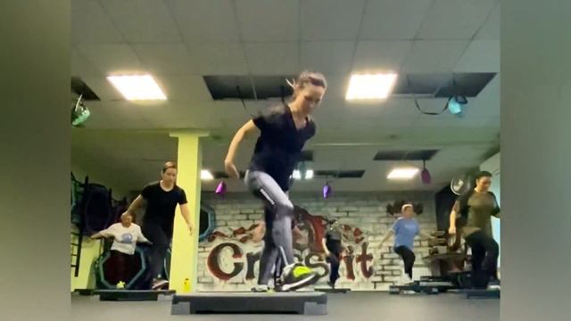 Реверс в связке степ-аэробики. Связка на 32 счета + симметричная часть смотреть онлайн