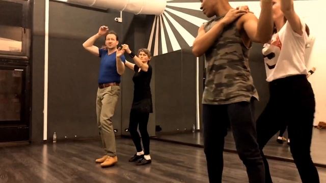 Сальса, бачата и кизомба с Лесли в студии танцев "9 залов" смотреть онлайн