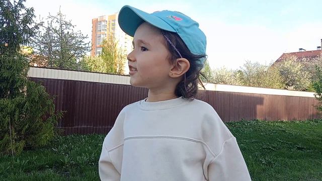 ЮНЫЙ БЛОГЕР РАССКАЗЫВАЕТ КАК СПАСТИСЬ ОТ МЕДВЕДЯ В ЛЕСУ смотреть онлайн