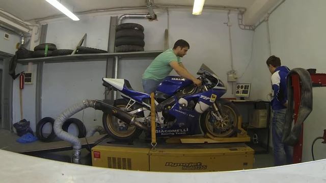 Настройка на стенде Yamaha YZF-R1 99 с Keihin FCR41 смотреть онлайн