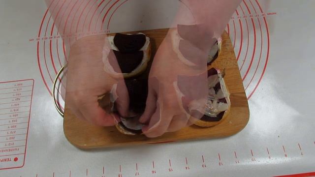 Бутерброды с сельдью и свёклой. Рецепт лёгкий и быстрый в приготовлении смотреть онлайн