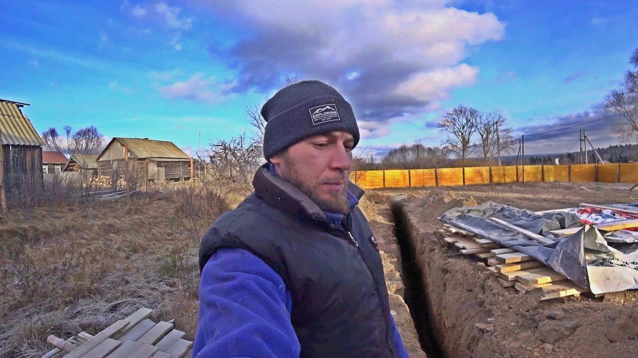 Закопали деньги в землю. Зачем было так делать! Канализация в лесу. Жизнь в деревне смотреть онлайн