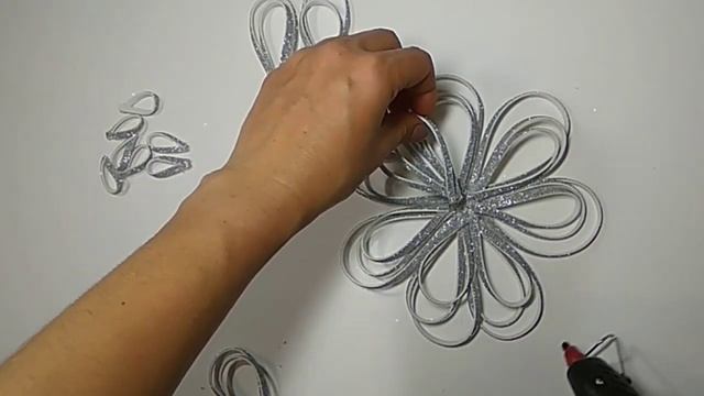 Нежнейшая снежинка❄️ легко и быстро из глитерного фоамирана//DIY New Year's flower смотреть онлайн