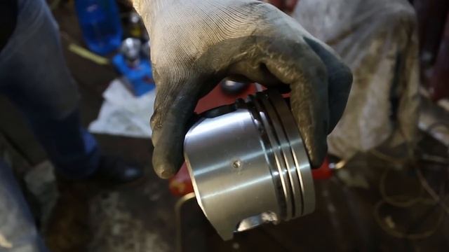 Делаем дырки в поршнях под турбо смотреть онлайн