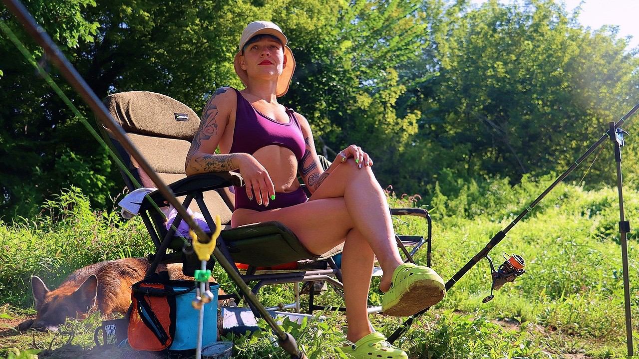 ДИКАРЯМИ на ДНЕПРЕ. Рыбалка на фидер ЛЕТОМ С НОЧЁВКОЙ. #455 смотреть онлайн