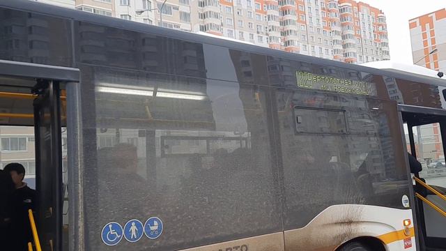 Автобус НефАЗ-5299-40-52 следует по маршруту 1225A "м. Новокосино - Школа" смотреть онлайн