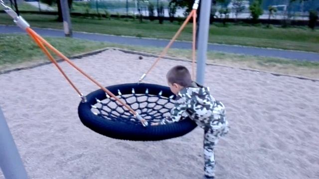 детская площадка в португалии смотреть онлайн