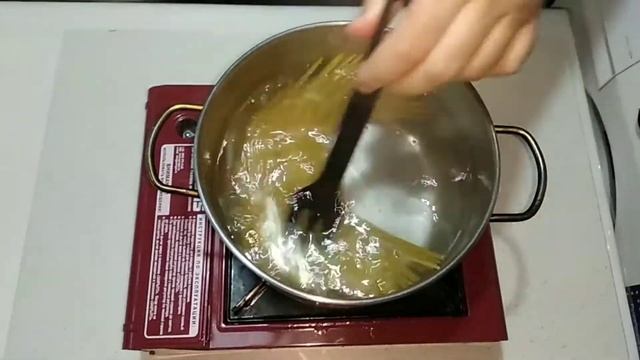 Спагетти с консервированным тунцом смотреть онлайн
