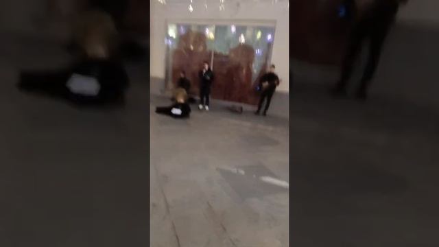 ✅ Гуляю по Красной Площади /Кремль / Уличные музыканты /Круто /В этом мире только мы одни.../ Цветы смотреть онлайн