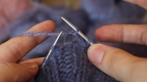 КЛАССИЧЕСКИЕ ЛИЦЕВЫЕ И ИЗНАНОЧНЫЕ ПЕТЛИ. РЕЗИНКА 2 на 2 СПИЦАМИ ПО КРУГУ