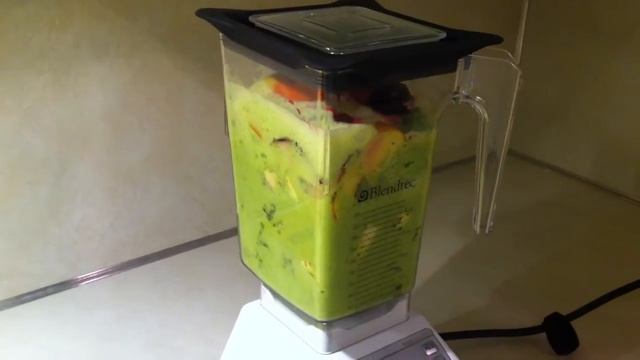 Red Smoothie in Blendtec Blender смотреть онлайн