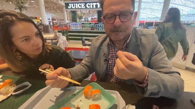 Пробуем РОЛЛЫ в АВИАПАРКЕ / Филадельфия / Калифорния / ВКУСОВЩИНА смотреть онлайн