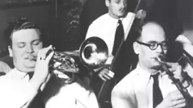 Holler Blues -Phoenix Jazz Band смотреть онлайн