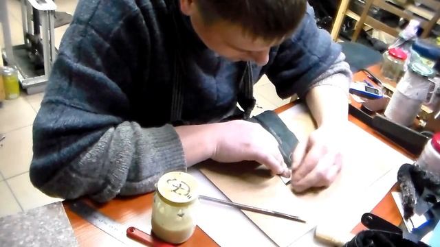 Меняю меховой кант на кожаный. Ремонт обуви. смотреть онлайн