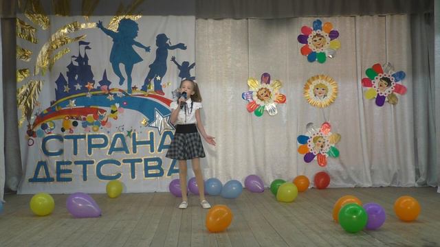 Поет Кира Соловьёва ДК Кудряшовский (01.06.20) смотреть онлайн