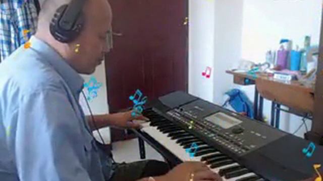 中国农村版《小苹果》 Korg Pa600 смотреть онлайн
