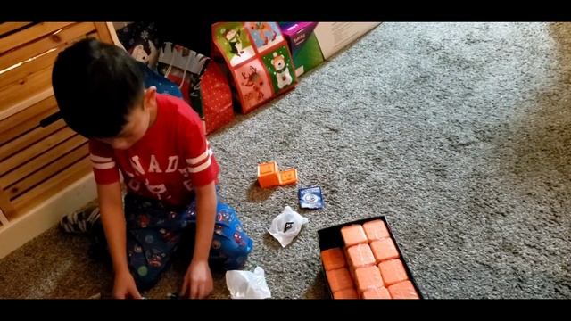 ROBLOX Series 8 Mystery Boxes Unboxing: Part 1 смотреть онлайн