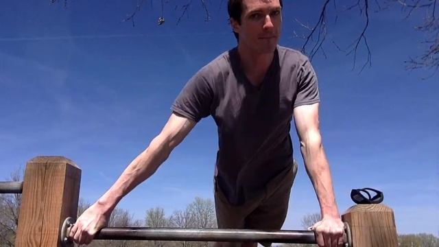 Archer Pushups on Low Bar (Отжимания лучника на низкой планке) смотреть онлайн