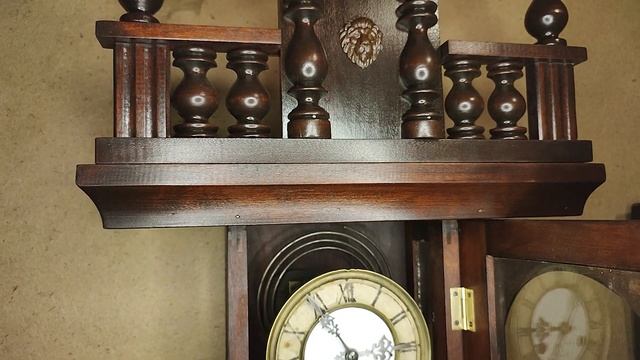 Антикварные часы Le Roi a Paris с боем Moser. смотреть онлайн